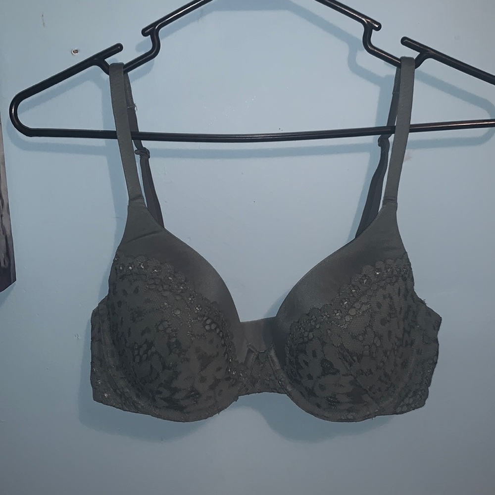 Women’s Victoria Secret Pushup Bra- Size 34C